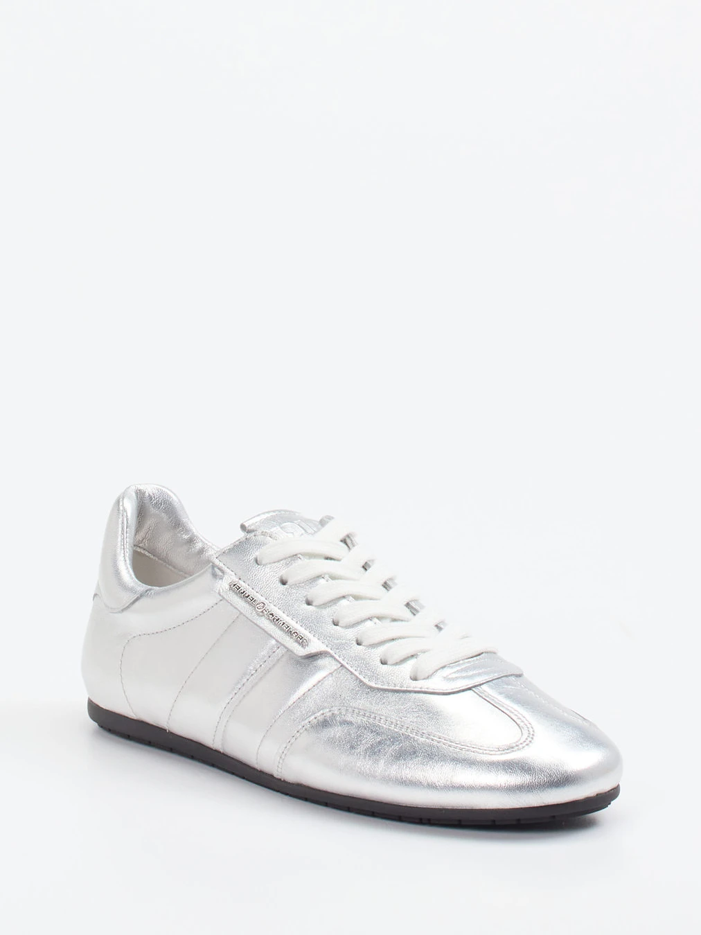 Kennel & Schmenger – Sneaker aus Metallicleder silber