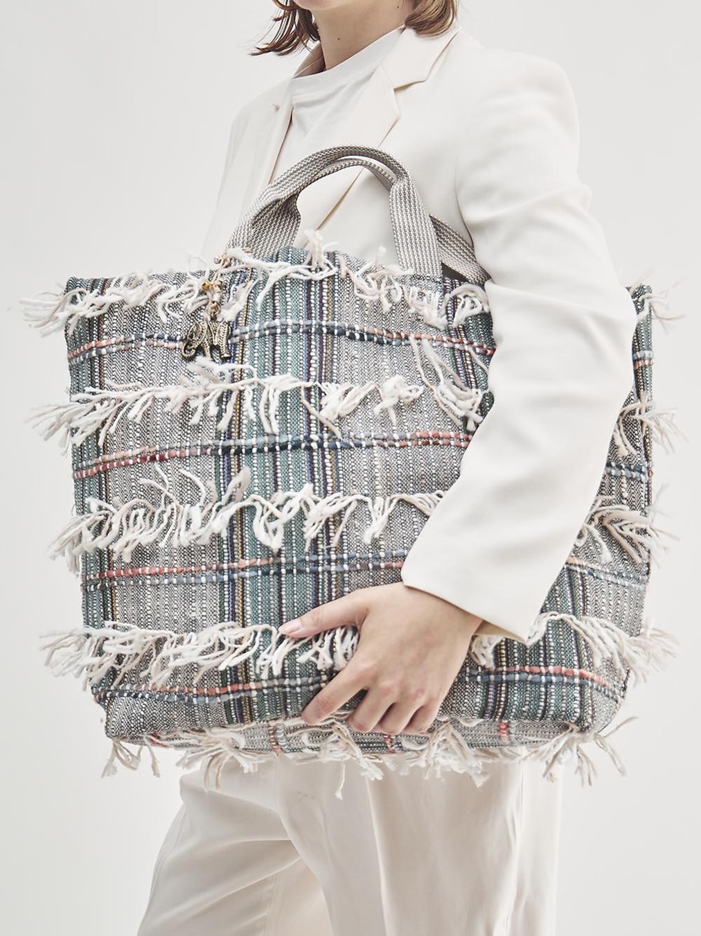 ANOKHI – Shopper aus Textil mit Fransenbesatz