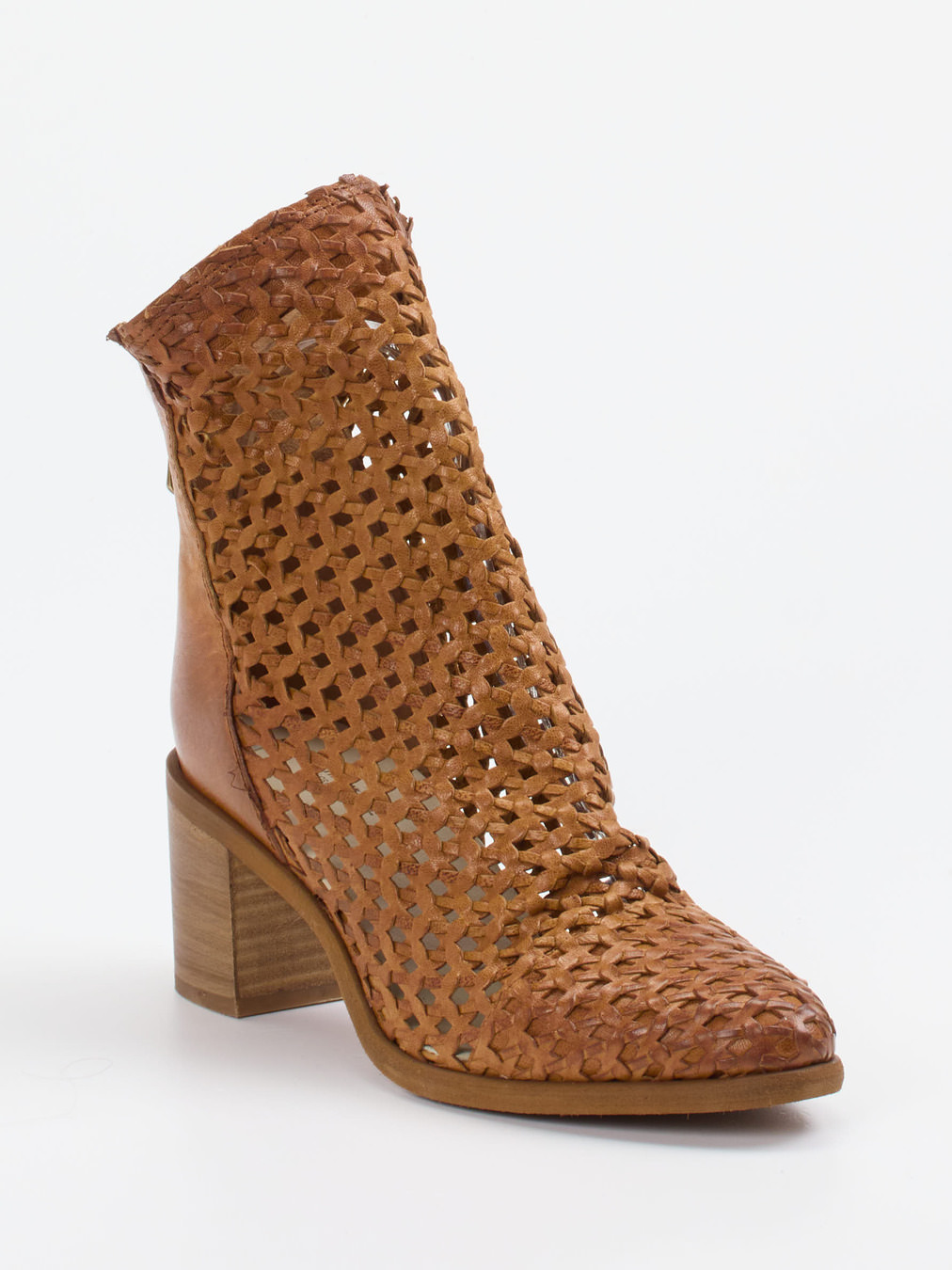 Konstantin Starke – Stiefelette aus Flechtleder cognac