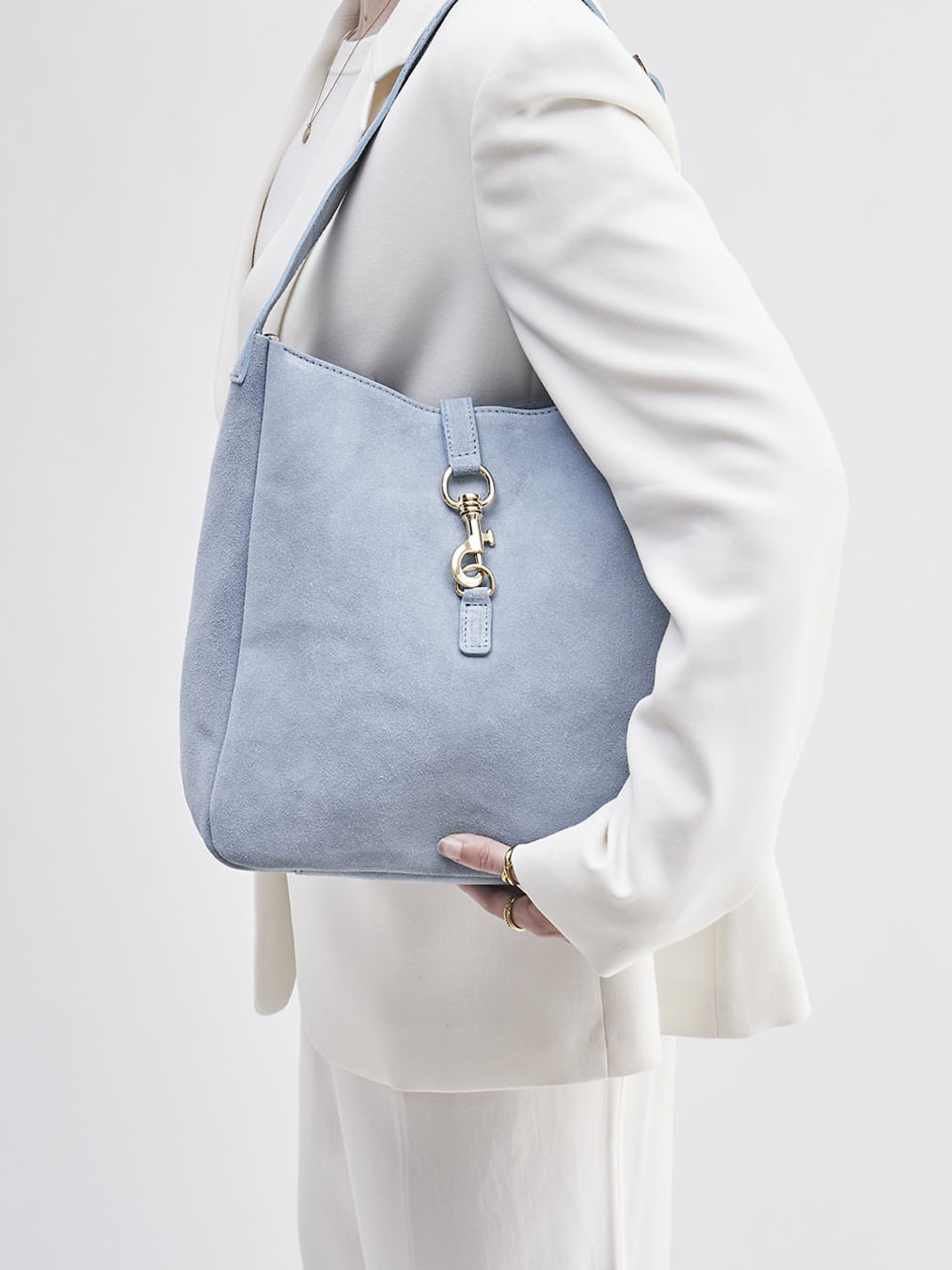 Marlon Firenze – Schultertasche aus Veloursleder hellblau