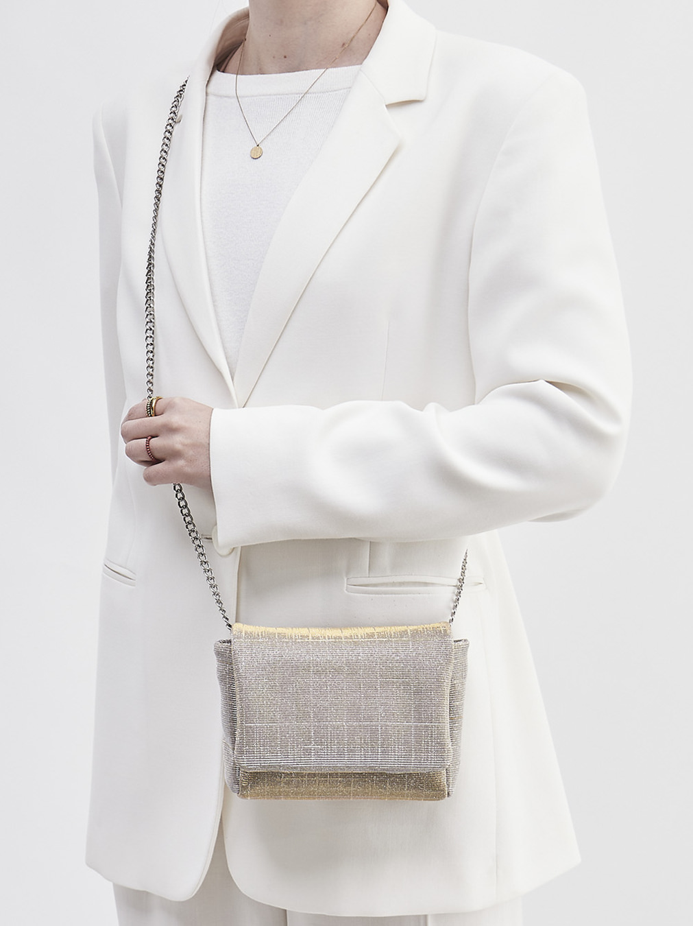 Konstantin Starke – Schultertasche aus Textil Champagnergold