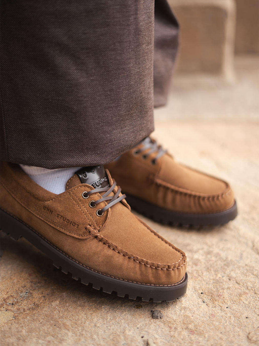 Copenhagen – Schnürschuh aus Veloursleder cognac