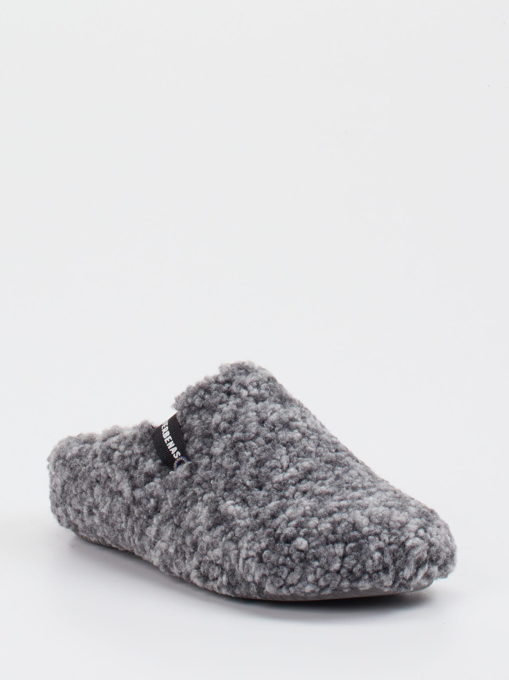 Verbenas – Pantoffeln aus Teddy-Textil in Grau