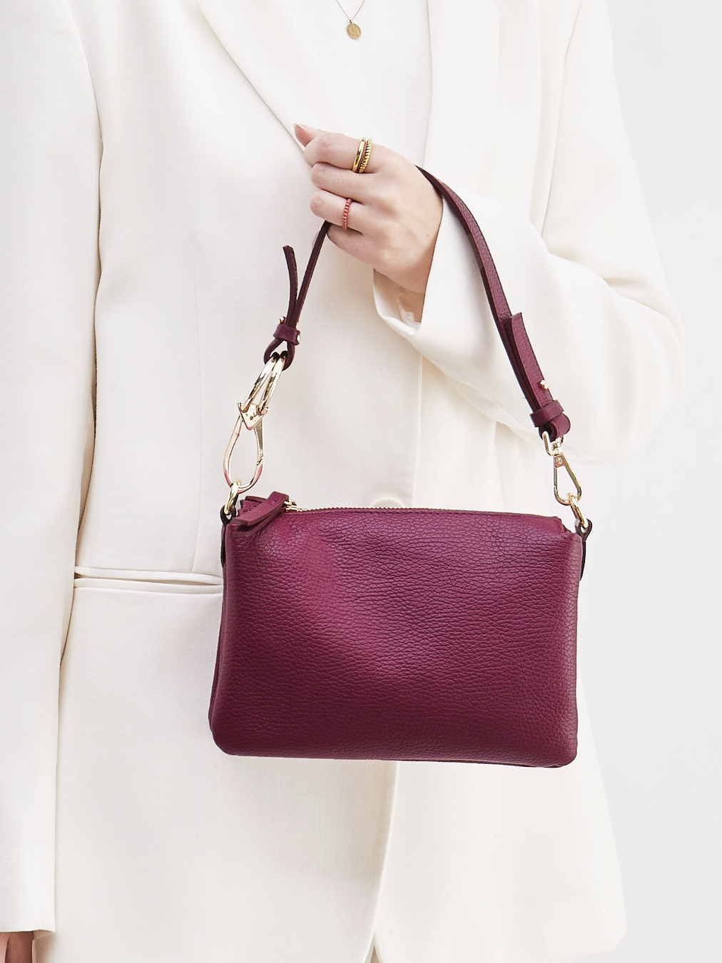 Konstantin Starke – Schultertasche aus Kalbleder Bordeaux