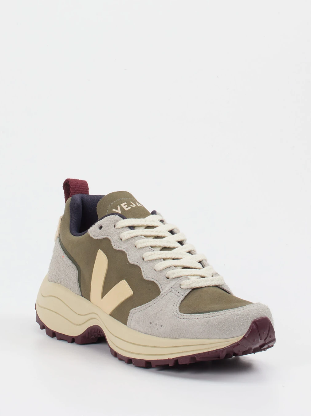 VEJA – Trail-Sneaker aus Veloursleder Olivgrün