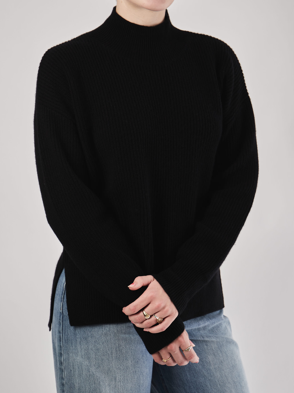 FLONA – Feinstrickpullover aus Wolle Schwarz