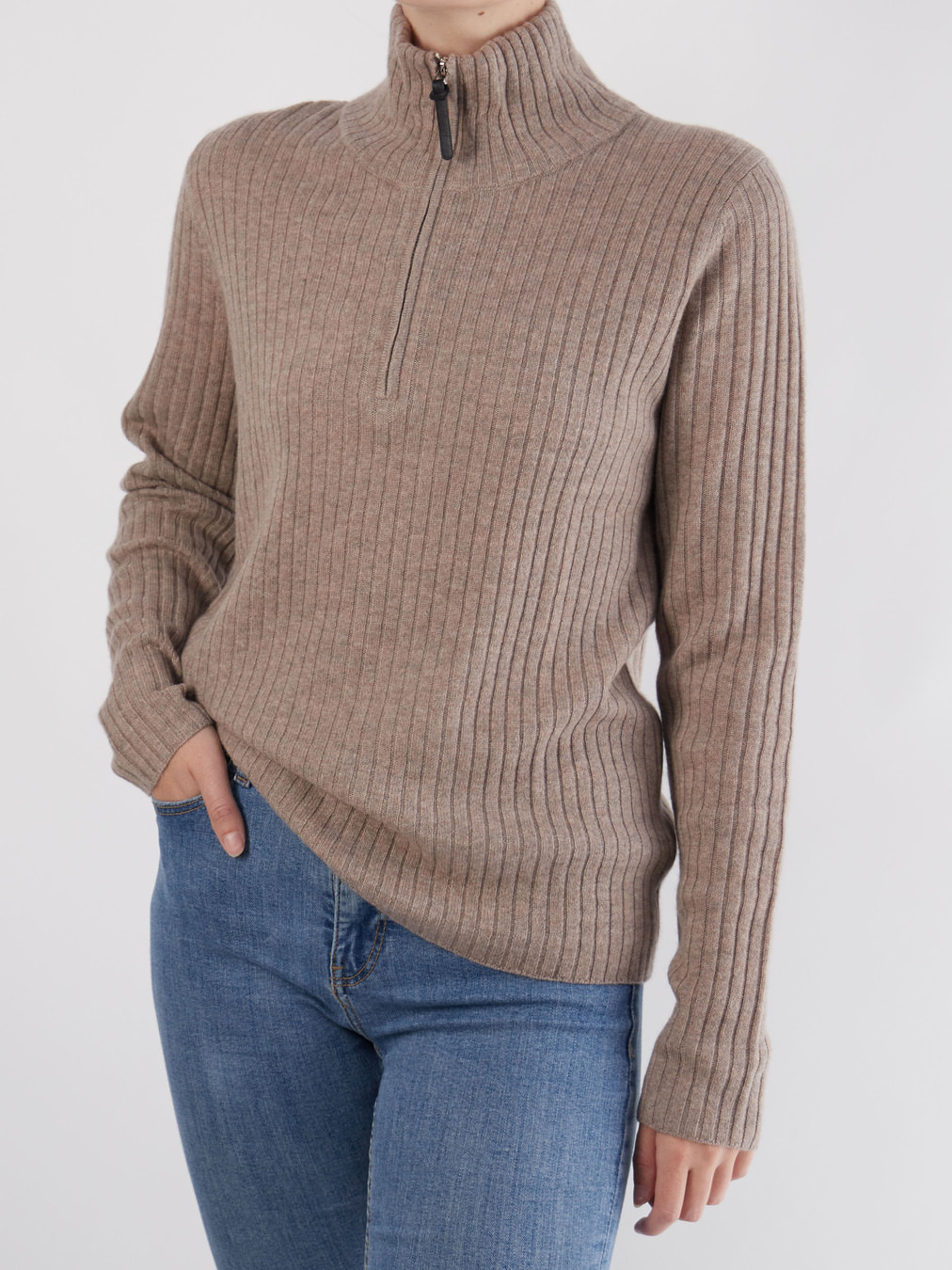 FLONA – Stehkragenpullover aus Feinstrick in Braun