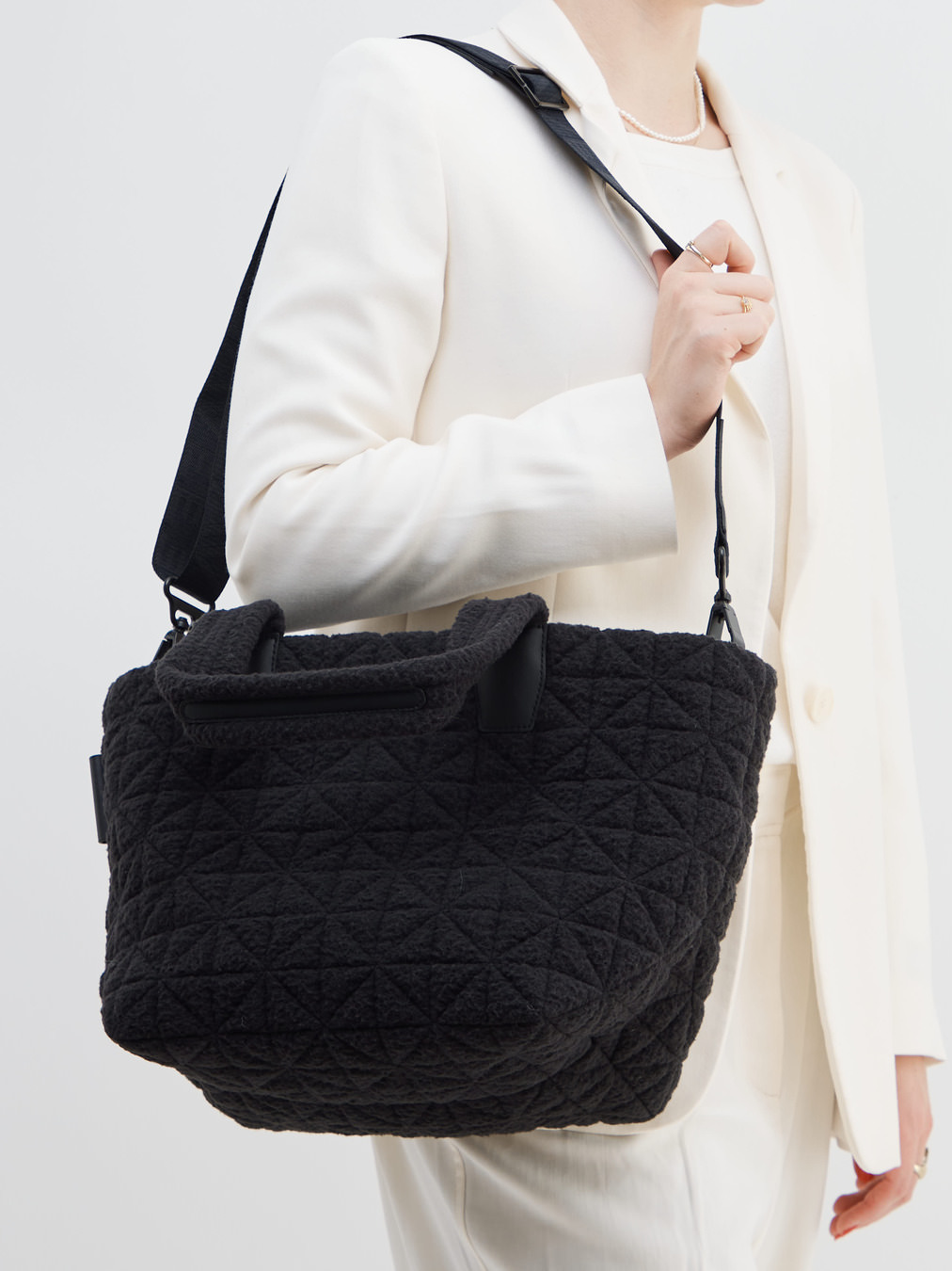 VeeCollective Berlin – Shopper Bag aus Textil schwarz