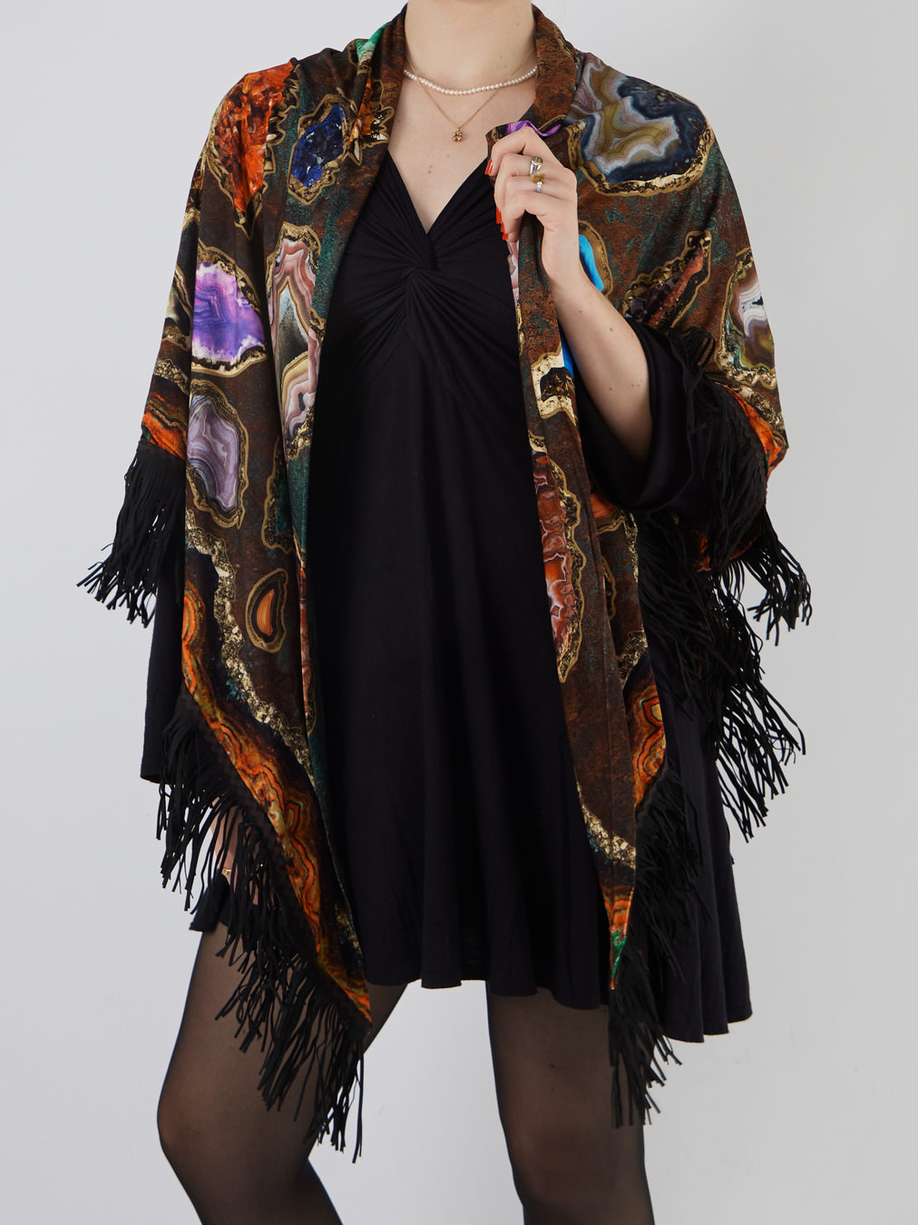 Katherina Loretta – Poncho aus Textil mit Edelstein-Print
