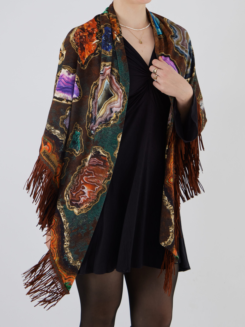 Katherina Loretta – Poncho aus Textil mit Kristallprint