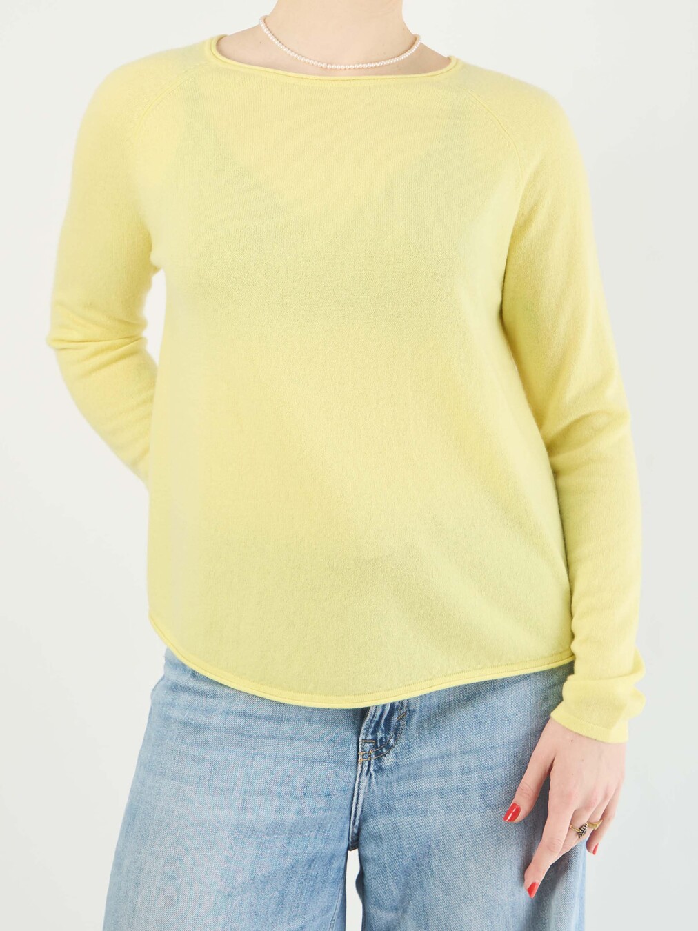 FLONA – Feinstrickpullover aus Wolle in Pastellgelb