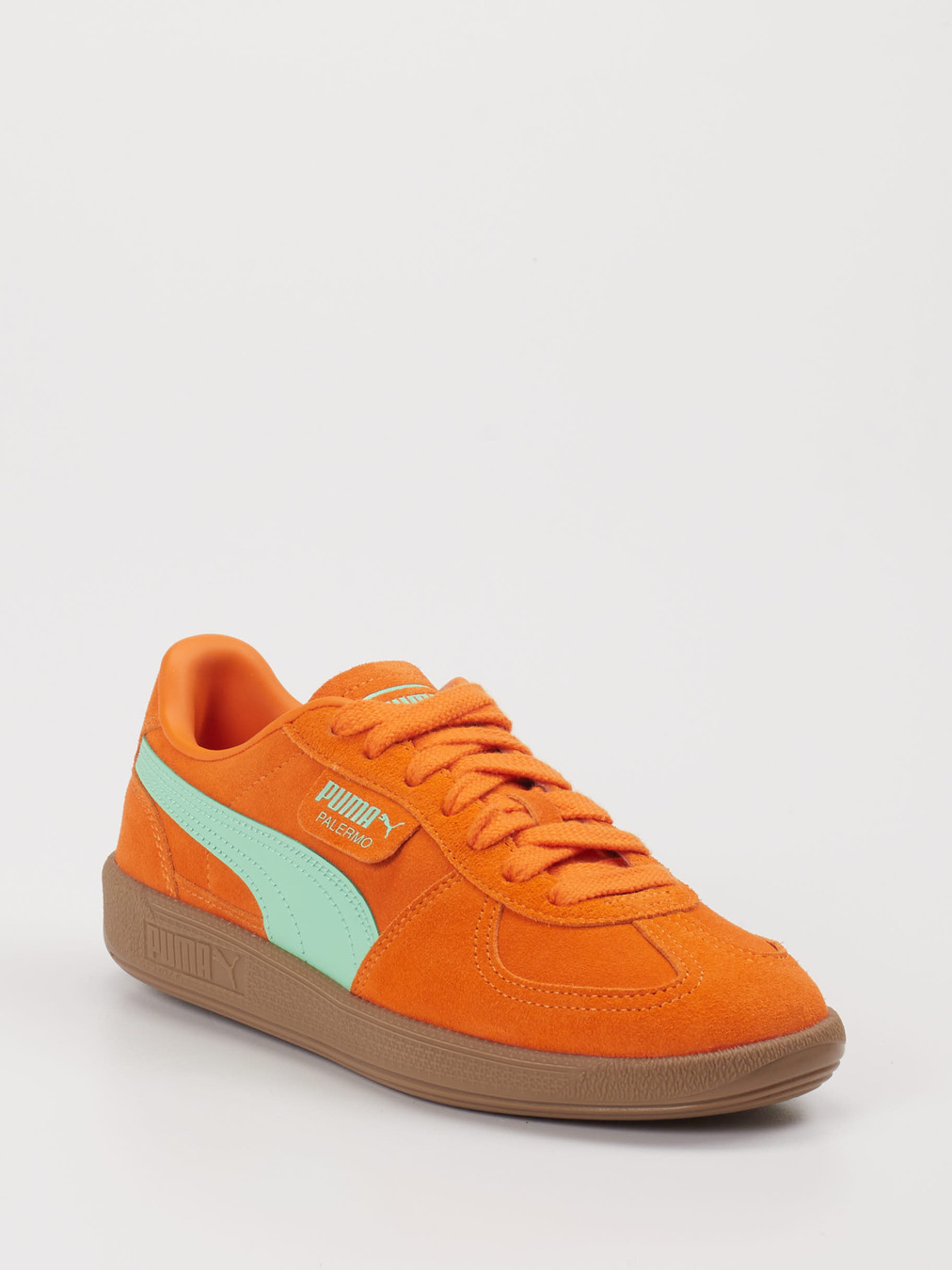 Puma – Sneaker aus Veloursleder Orange Gumsohle