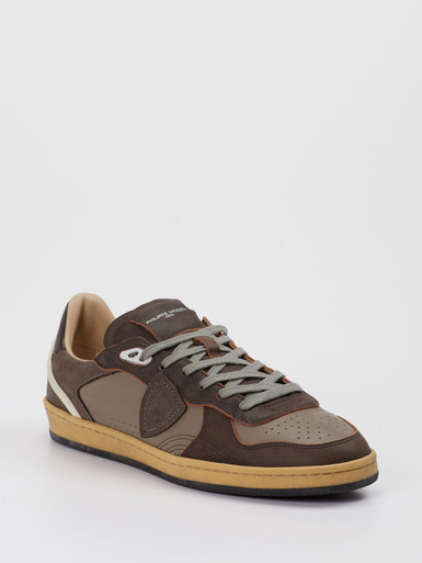 Sneaker