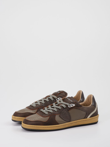 Sneaker