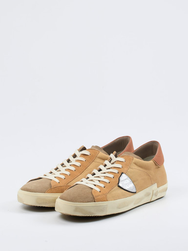 Sneaker