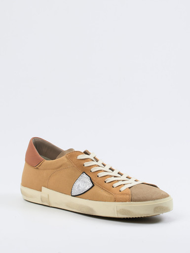 Sneaker