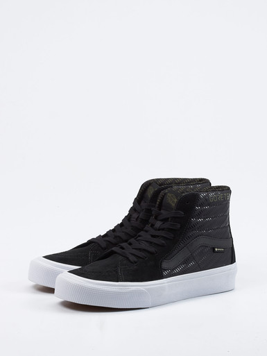 Sneaker high