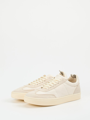 Sneaker
