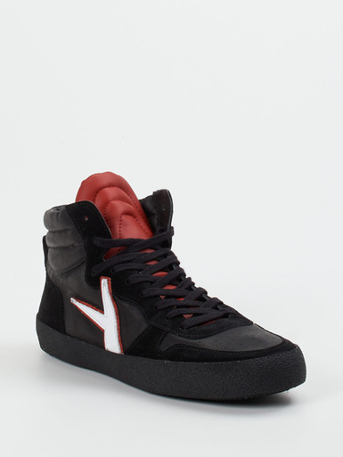 Sneaker high