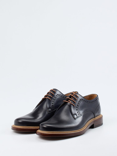 Schnürschuh