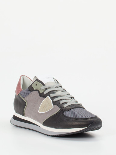 Sneaker