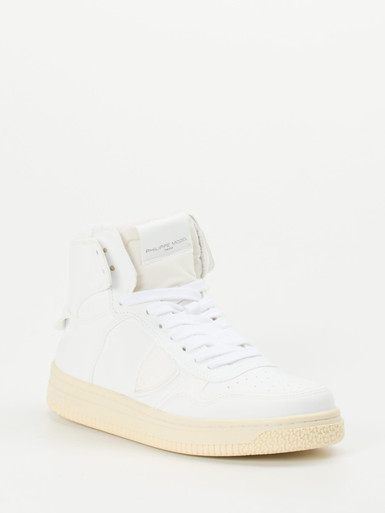 Sneaker high