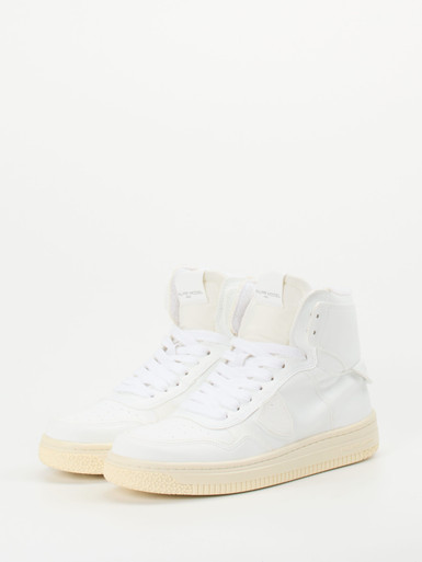 Sneaker high