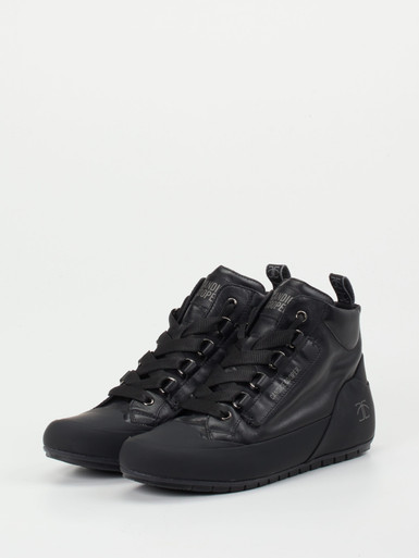 Sneaker high