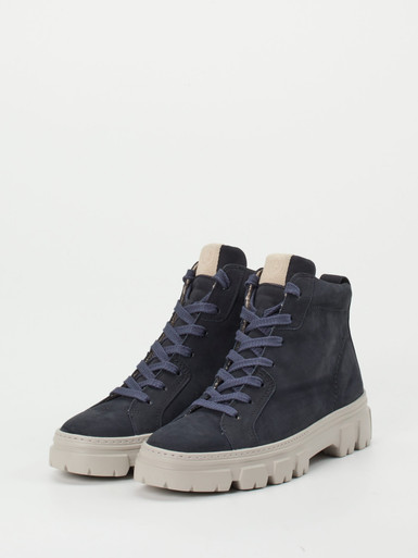 Sneaker high