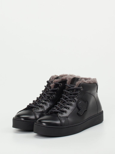 Sneaker high