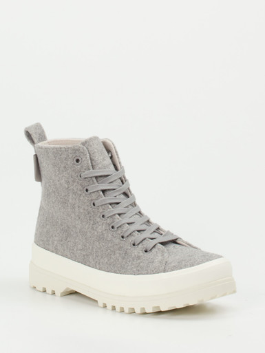 Sneaker high