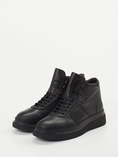 Sneaker high
