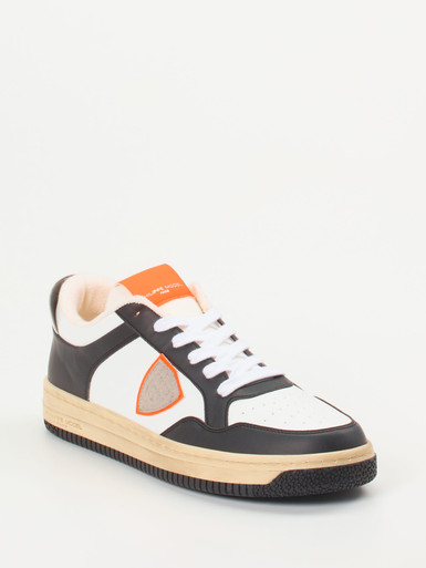 Sneaker
