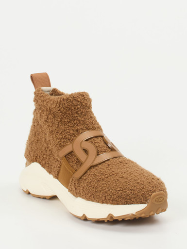 Sneaker high