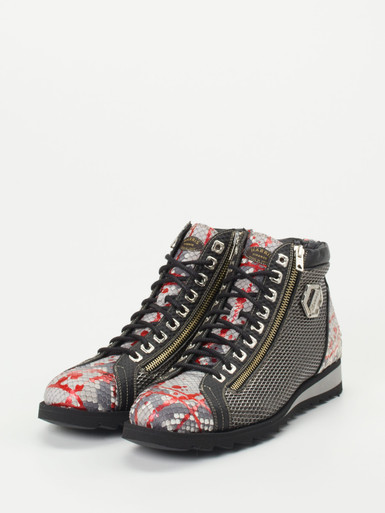 Sneaker high