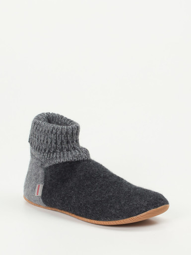 Giesswein – Hüttenschuhe aus Wolle in Anthrazitgrau