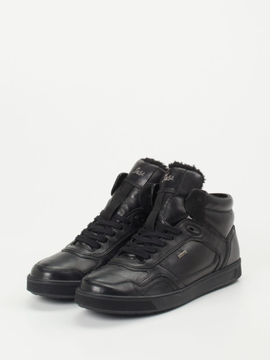 Sneaker high
