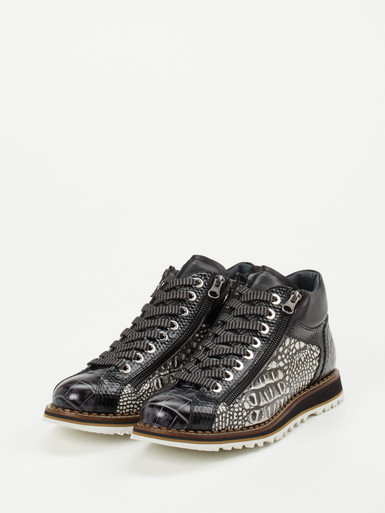 Sneaker high