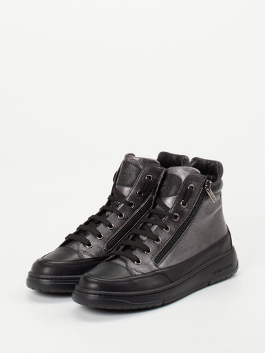 Sneaker High
