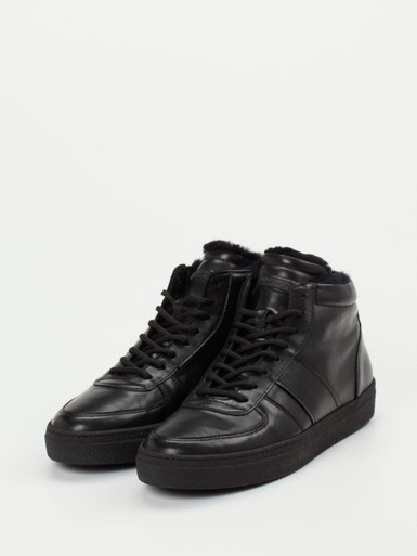 Sneaker high