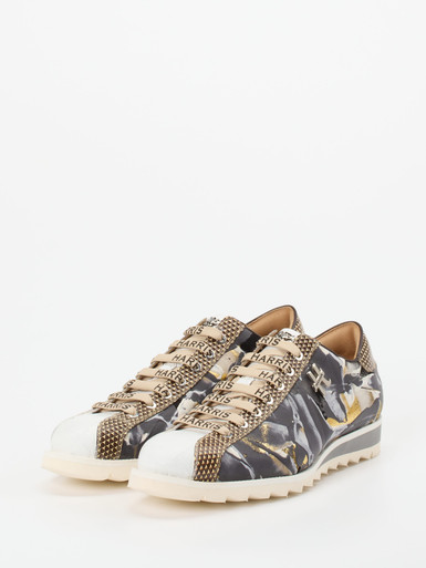 Sneaker