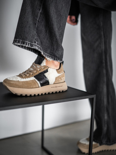 Sneaker