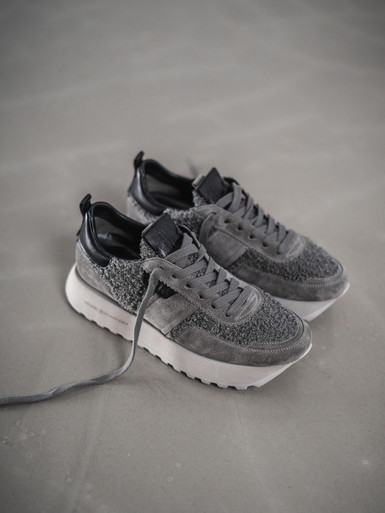 Sneaker