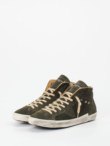 Sneaker high