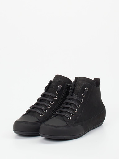Sneaker High