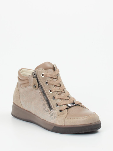 Sneaker high