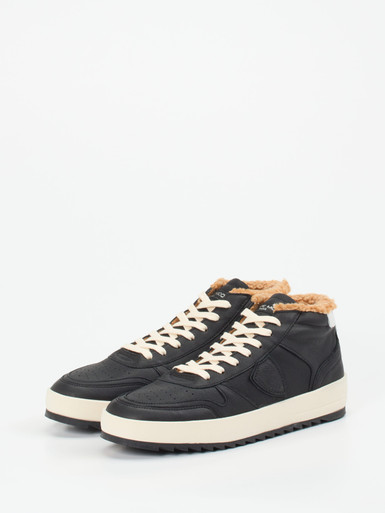 Sneaker high