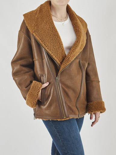 UGG – Shearling-Jacke aus Fell in Braun
