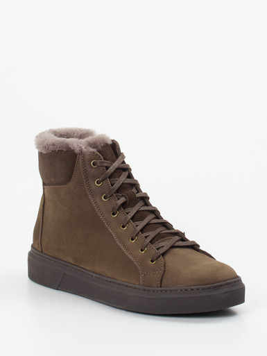 Wintersneaker gefüttert