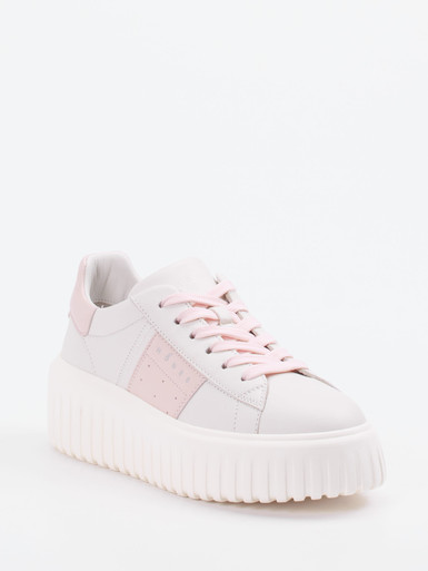 Sneaker